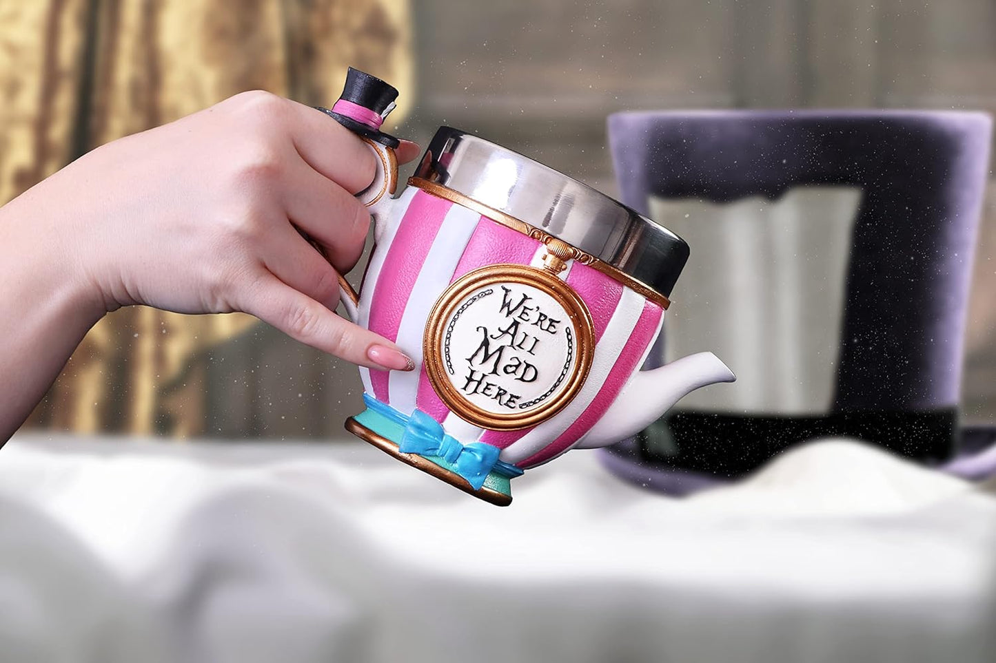 NEMESIS NOW - Pinkys Up: Alice, Rabbit, Hatter & Queen of Hearts (Set de 4 tazas decorativas)