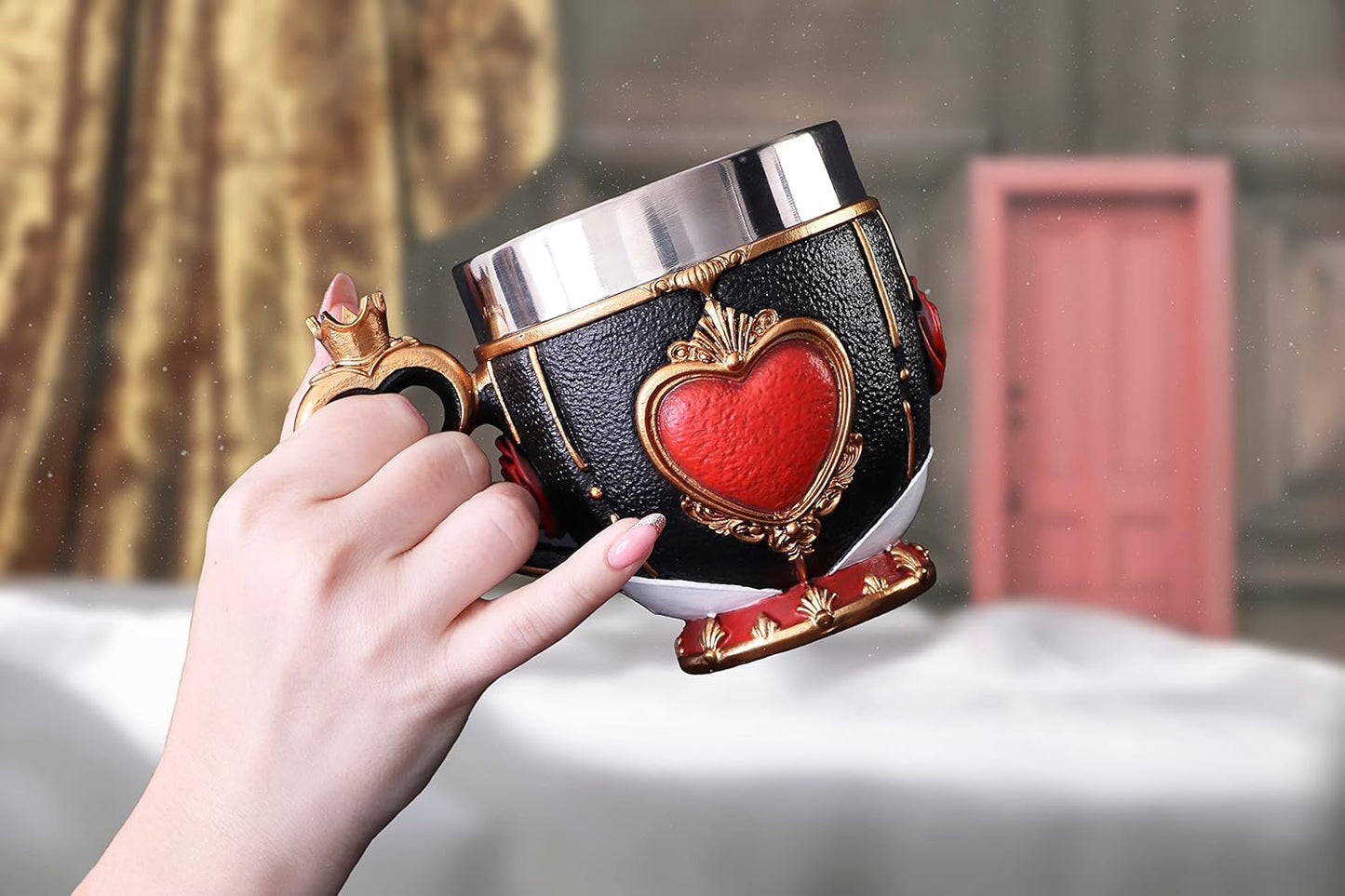 NEMESIS NOW - Pinkys Up: Alice, Rabbit, Hatter & Queen of Hearts (Set de 4 tazas decorativas)