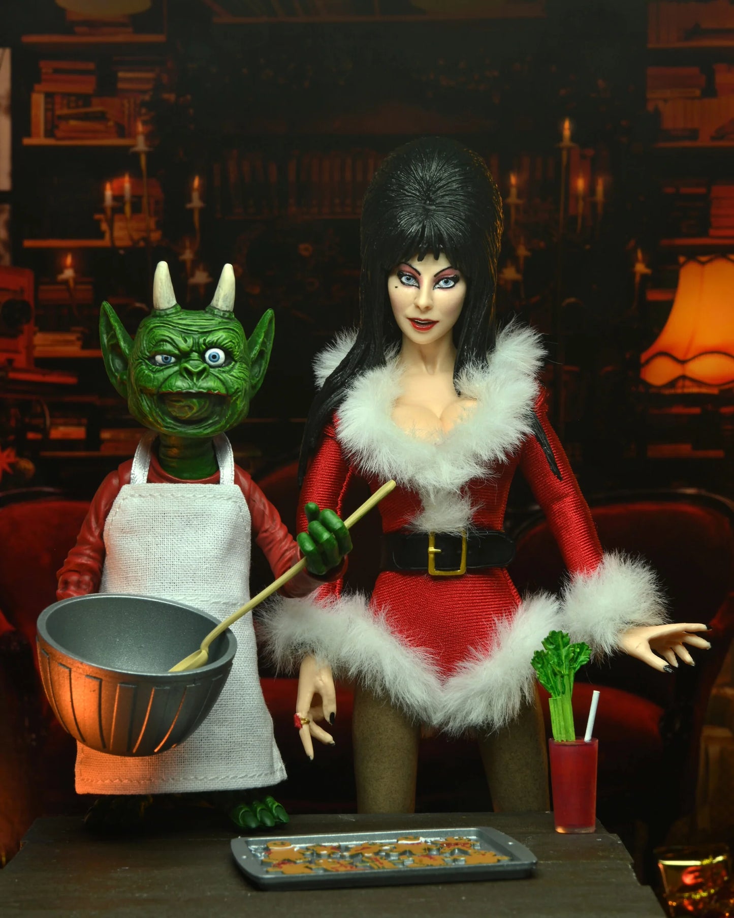 NECA - Elvira Very Scary Christman (Figura de 8")