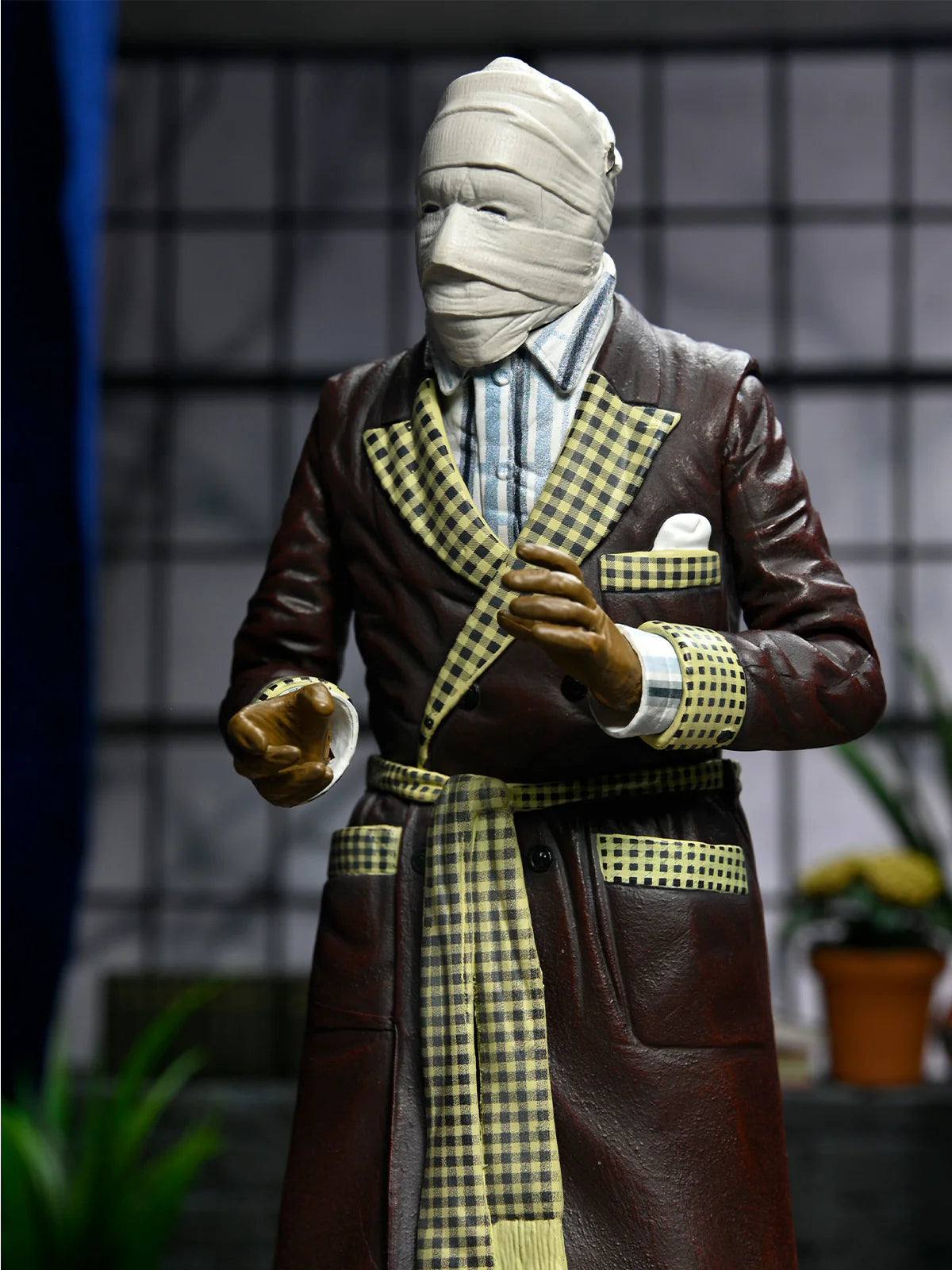 NECA - Universal Monsters - Ultimate Invisible Man (Figura de 7”)