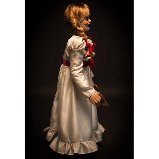 The Conjuring Universe: Annabelle - Figura de 40 pulgadas Prop Replica 1:1 - Annabelle possesed