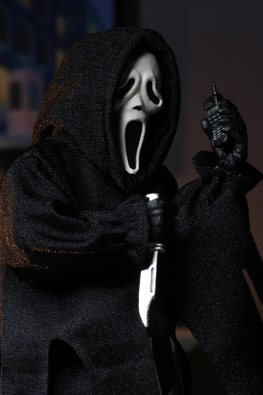 NECA - Ghost Face (Figura de 8" con ropa de tela)