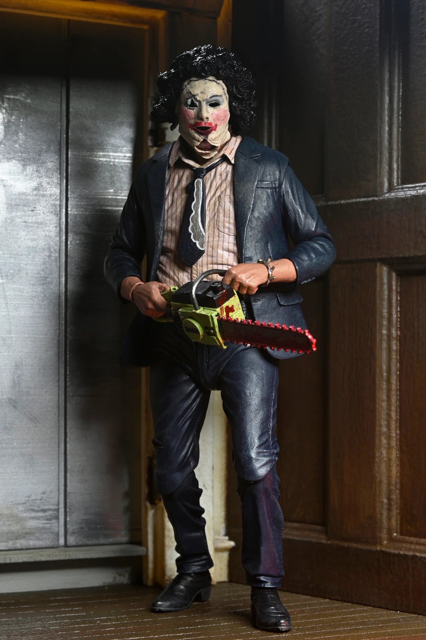 NECA - Texas Chainsaw Massacre - 50th Anniversary Ultimate Leatherface with Pretty Woman Mask (Figura de 7")