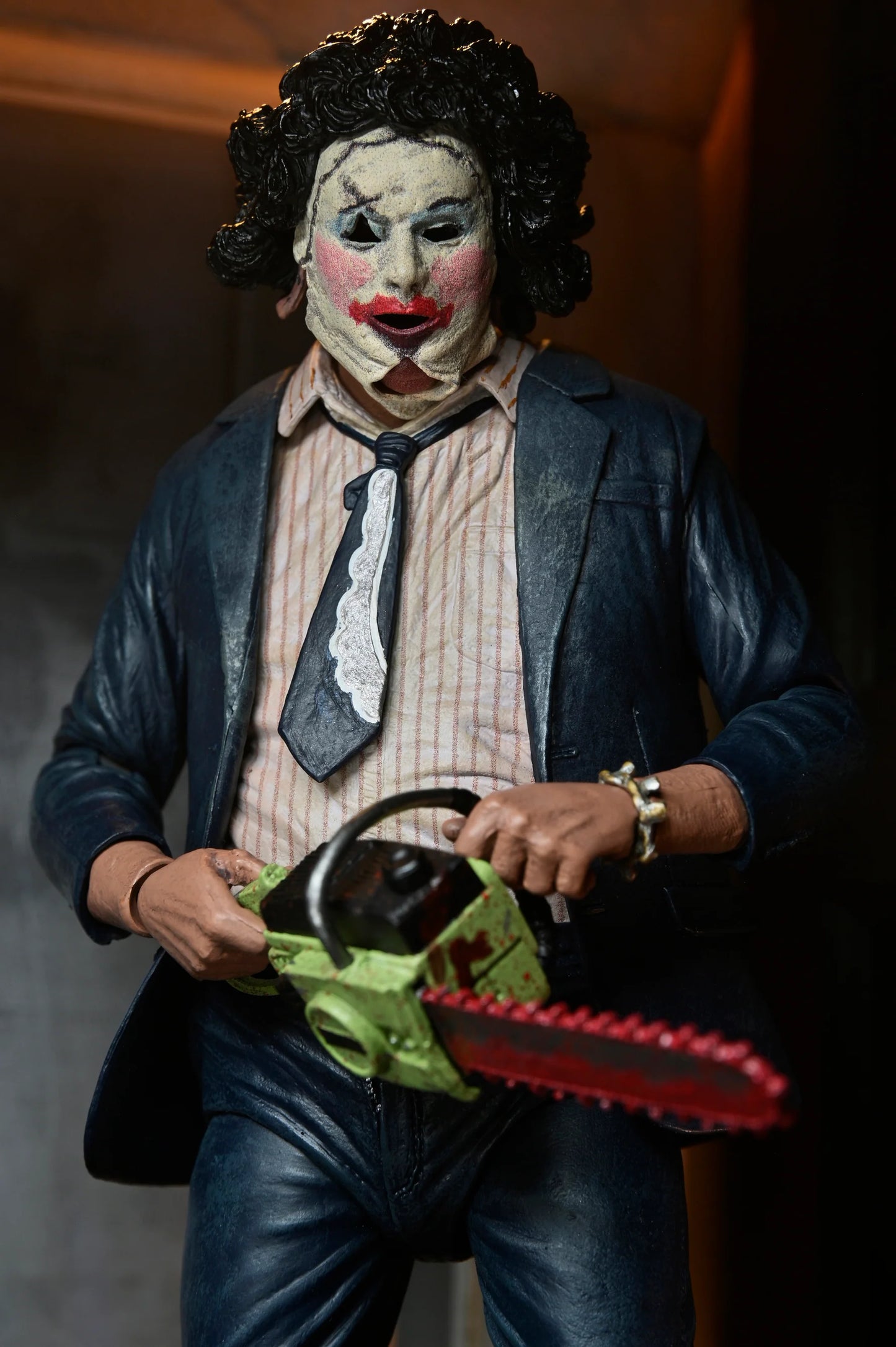 NECA - Texas Chainsaw Massacre - 50th Anniversary Ultimate Leatherface with Pretty Woman Mask (Figura de 7")