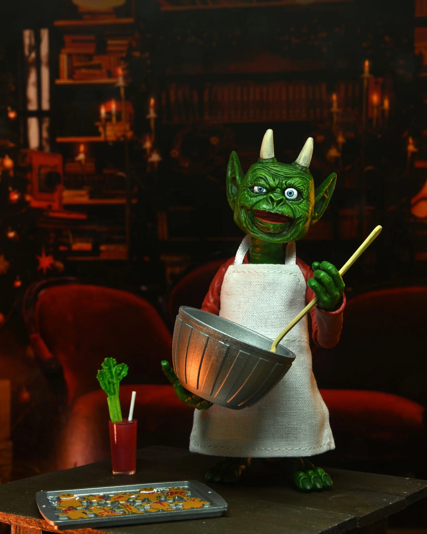 NECA - Elvira Very Scary Christman (Figura de 8")