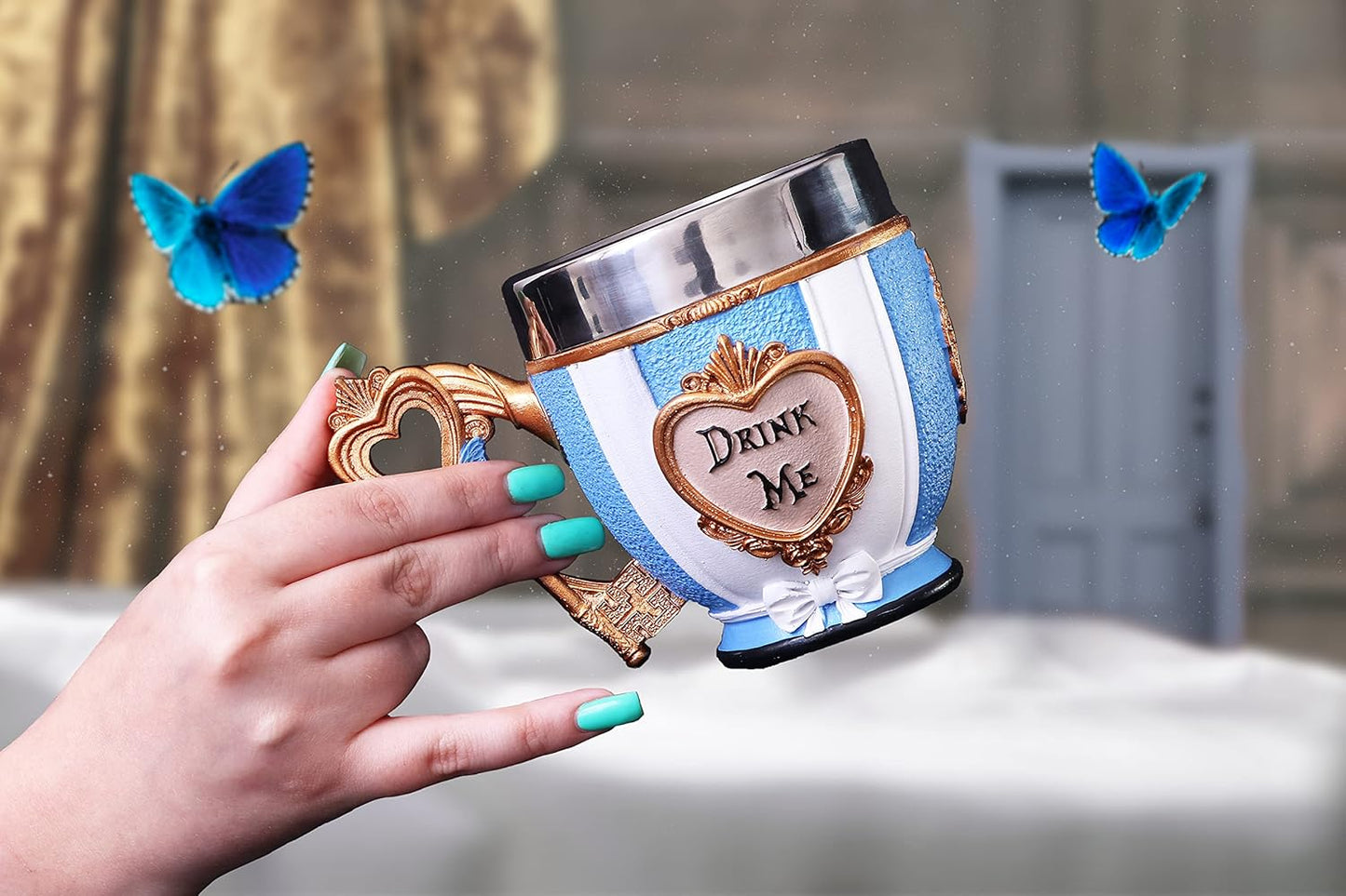 NEMESIS NOW - Pinkys Up: Alice, Rabbit, Hatter & Queen of Hearts (Set de 4 tazas decorativas)