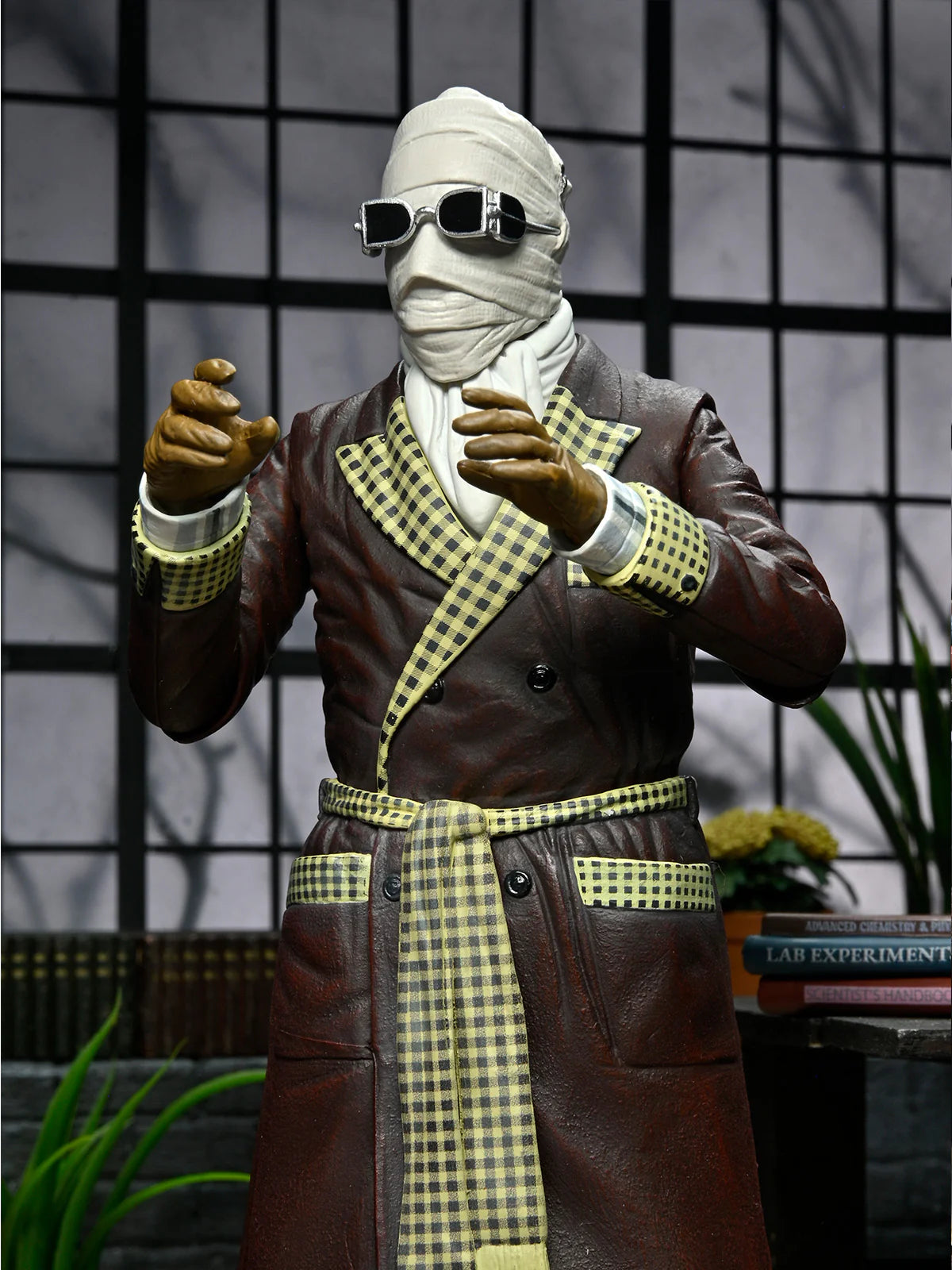 NECA - Universal Monsters - Ultimate Invisible Man (Figura de 7”)