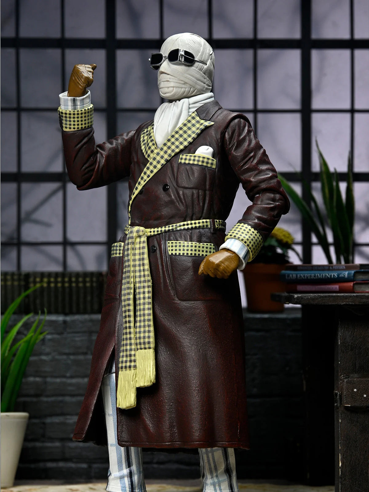 NECA - Universal Monsters - Ultimate Invisible Man (Figura de 7”)