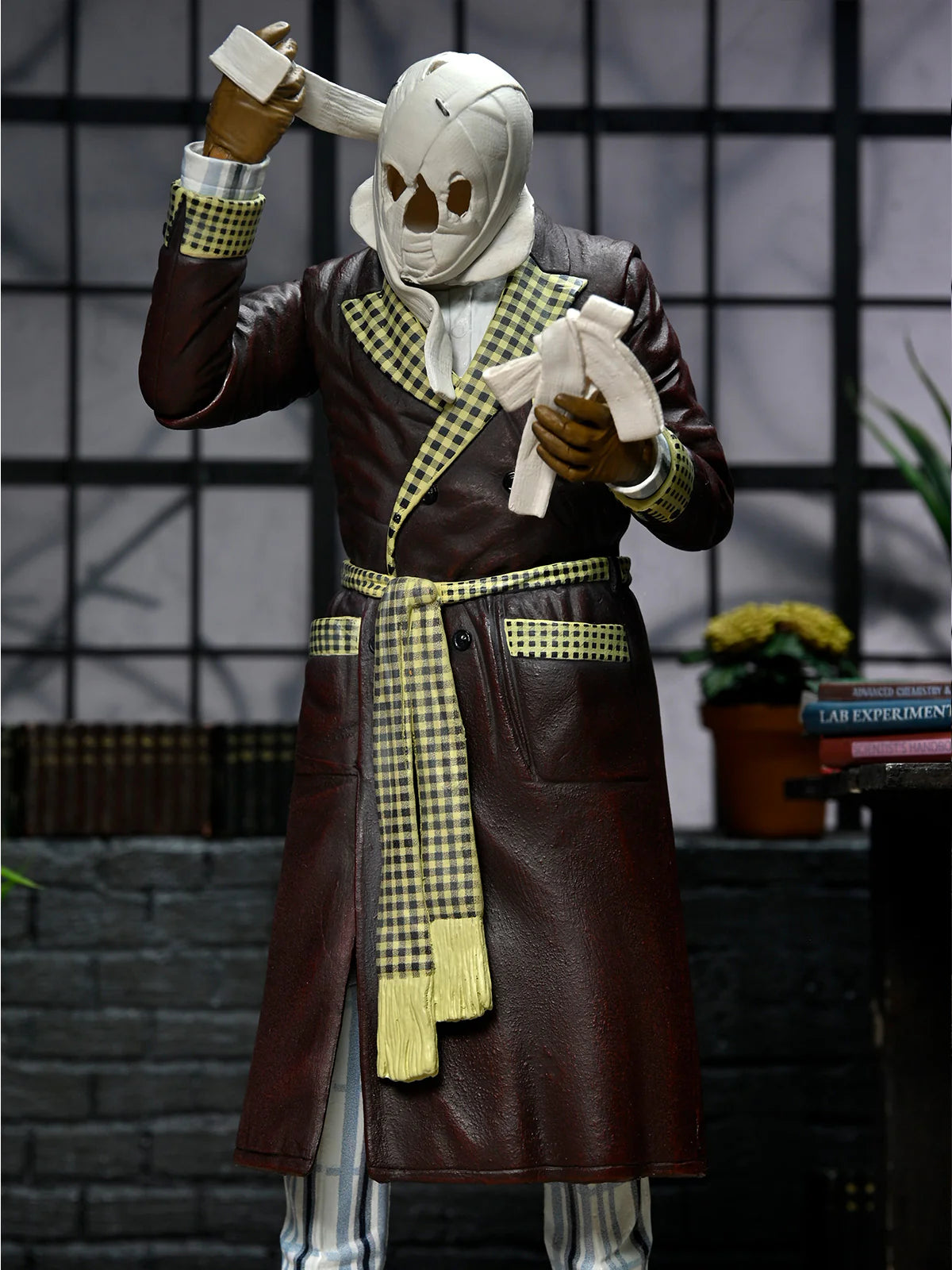 NECA - Universal Monsters - Ultimate Invisible Man (Figura de 7”)