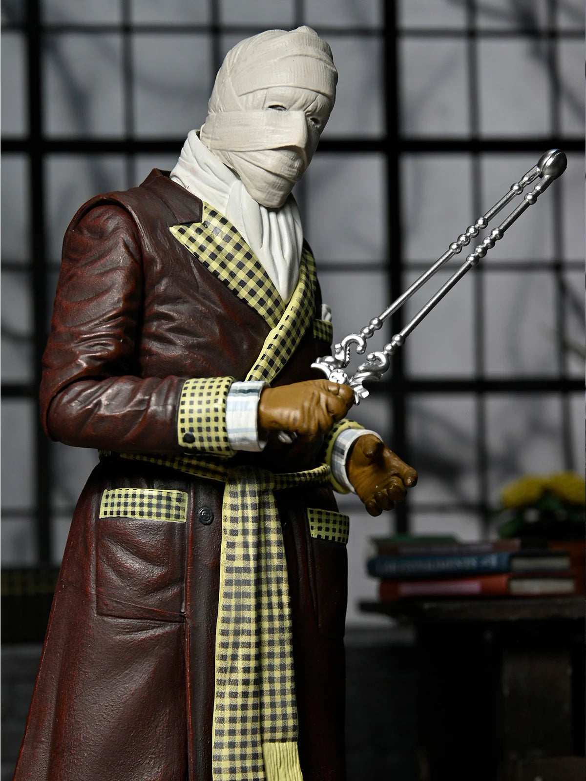 NECA - Universal Monsters - Ultimate Invisible Man (Figura de 7”)