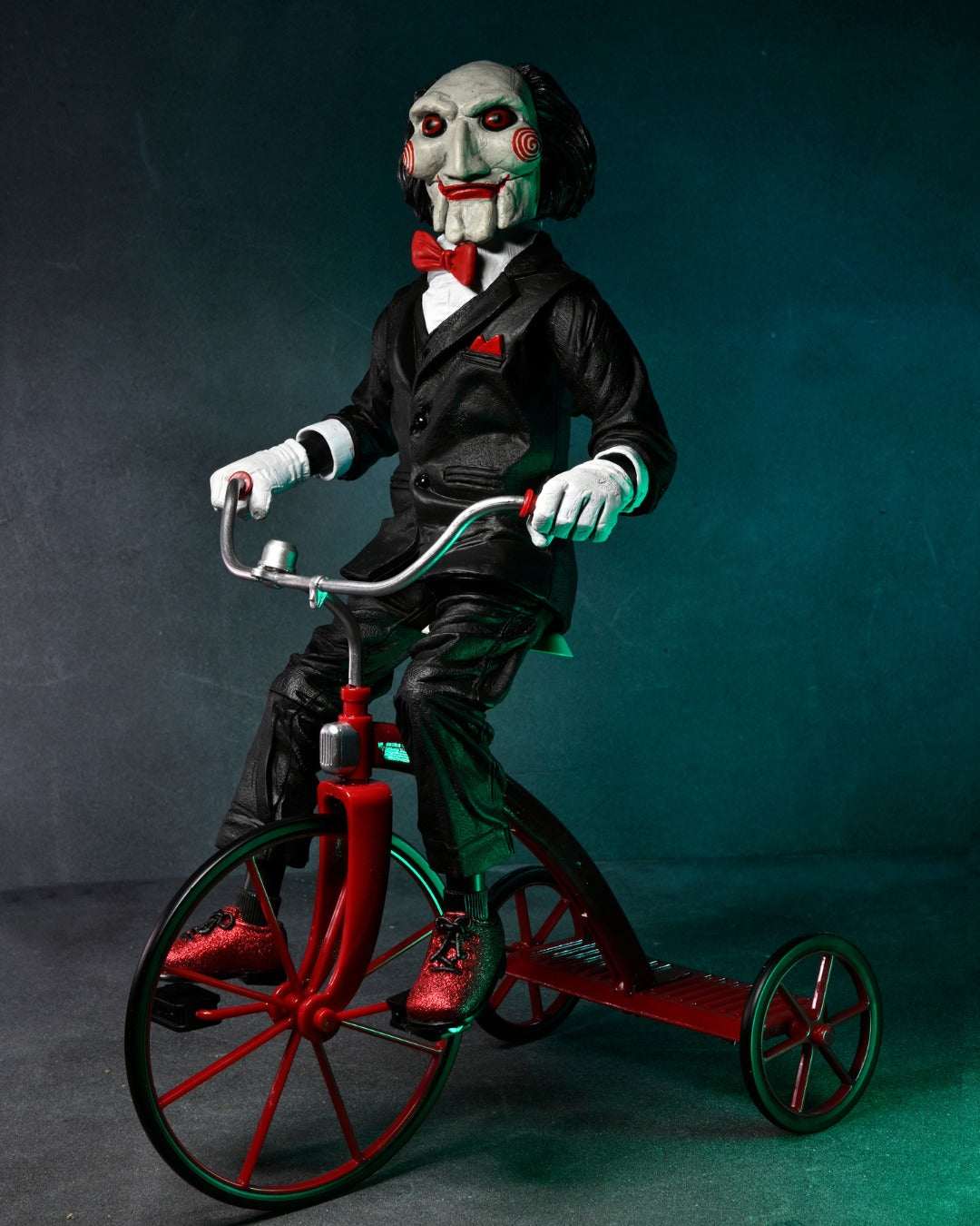 NECA - Saw Billy with riding tricycle (Figura de 12" con sonido)