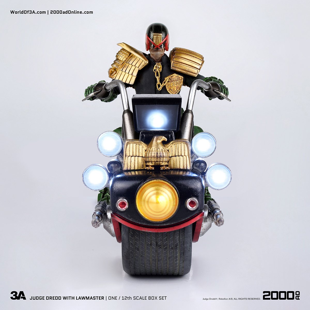 Judge Dredd - Dredd and Lawmaster 1/18 Scale Figure (LED)