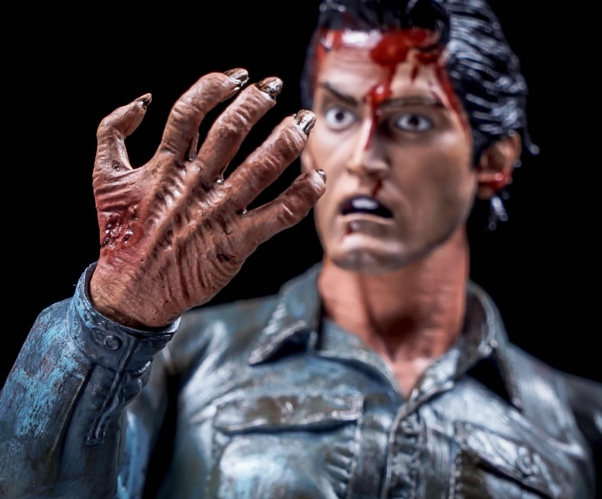 NECA - Evil Dead 2 - Ultimate Ash Figure - (Figura de 7")