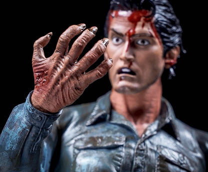 NECA - Evil Dead 2 - Ultimate Ash Figure - (Figura de 7")