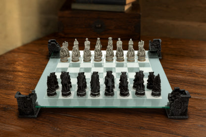 Nemesis Now - NN Core - Tablero de ajedrez de 43cm - Vampire and Werewolf Chess Set with glass table