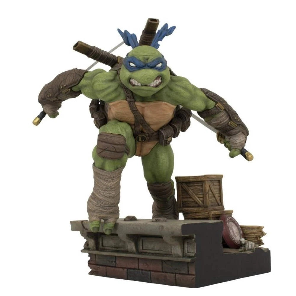 TMNT DLX Gallery - Leonardo PVC Statue Diorama - 12"