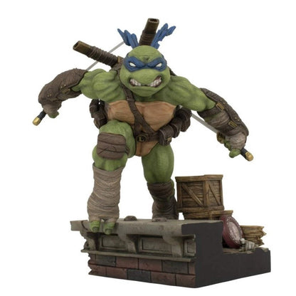 TMNT DLX Gallery - Leonardo PVC Statue Diorama - 12"