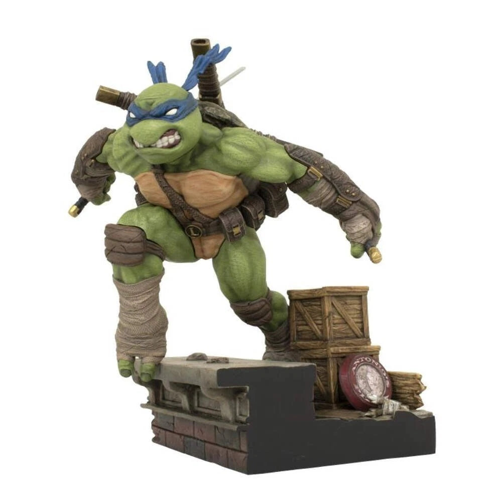 TMNT DLX Gallery - Leonardo PVC Statue Diorama - 12"